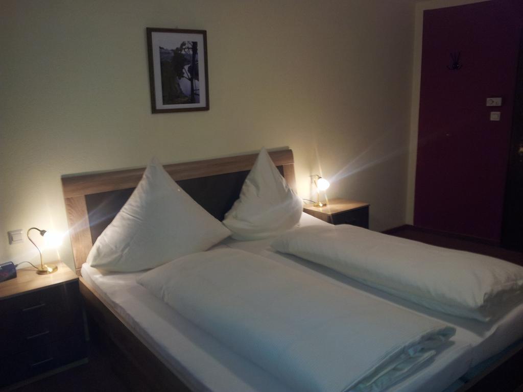 ארנסט Hotel Zur Winzergenossenschaft מראה חיצוני תמונה