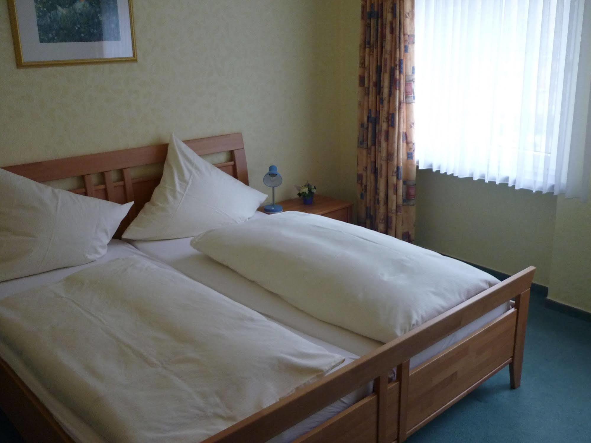ארנסט Hotel Zur Winzergenossenschaft מראה חיצוני תמונה